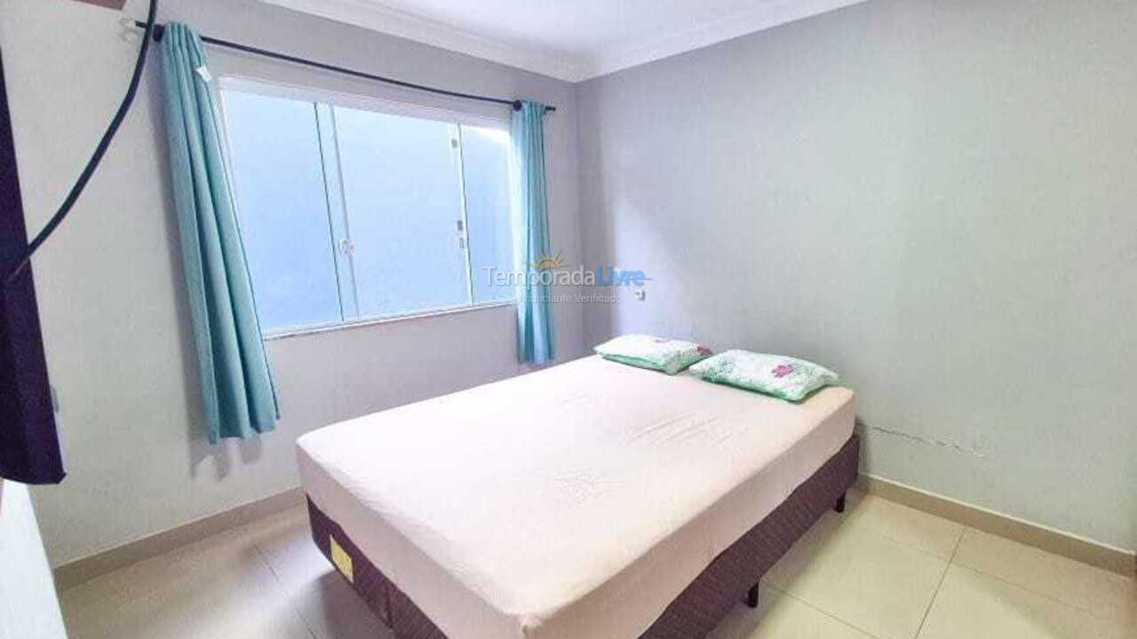 Casa para aluguel de temporada em Bombinhas (Praia de Bombas)
