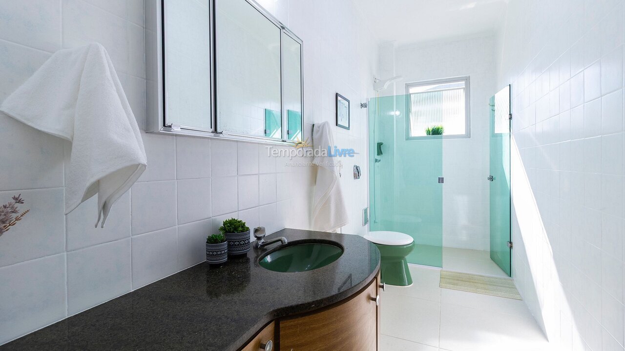 Apartamento para aluguel de temporada em Guarujá (Enseada)