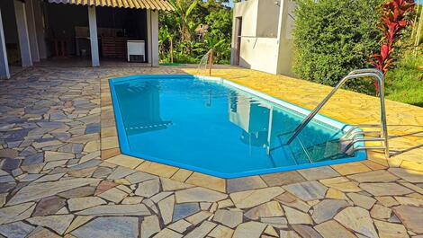 GRANJA CON PISCINA Y PARQUE INFANTIL