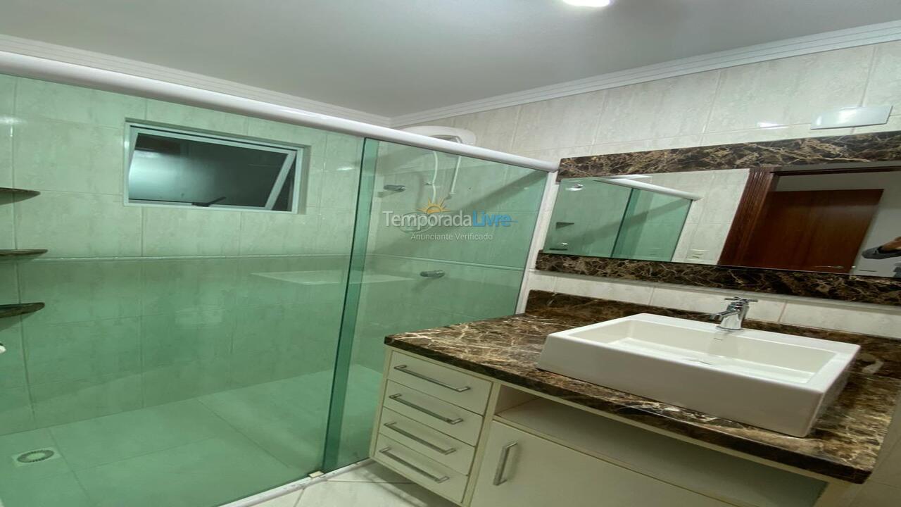 Apartamento para aluguel de temporada em Itapema (Meia Praia)