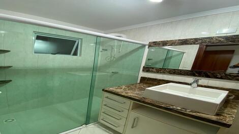 LINDO APARTAMENTO EM MEIA PRAIA ITAPEMA