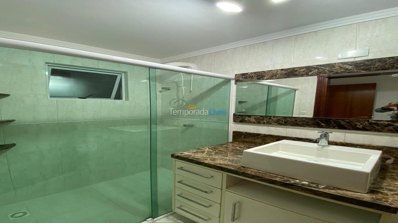 Apartamento para aluguel de temporada em Itapema (Meia Praia)