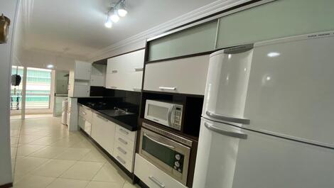 LINDO APARTAMENTO EM MEIA PRAIA ITAPEMA