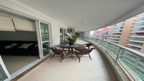 LINDO APARTAMENTO EM MEIA PRAIA ITAPEMA