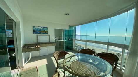 Apartamento com 02 suítes frente avenida com uma vista panorâmica.