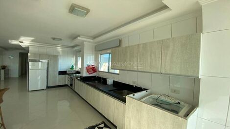Apartamento com 02 suítes frente avenida com uma vista panorâmica.