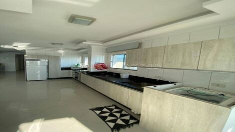 Apartamento com 02 suítes frente avenida com uma vista panorâmica.