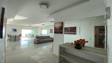Apartamento com 02 suítes frente avenida com uma vista panorâmica.