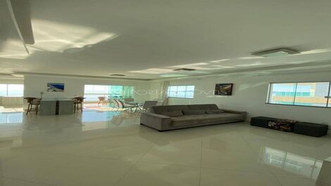 Apartamento com 02 suítes frente avenida com uma vista panorâmica.