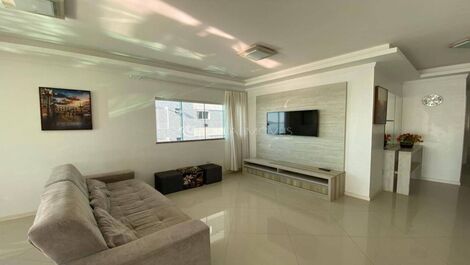 Apartamento com 02 suítes frente avenida com uma vista panorâmica.