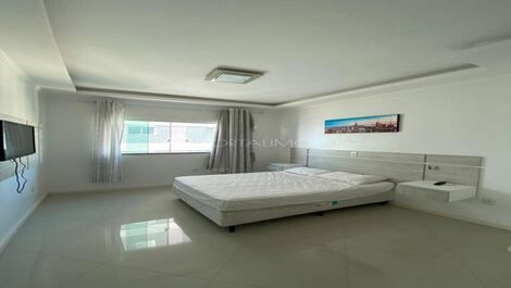 Apartamento com 02 suítes frente avenida com uma vista panorâmica.