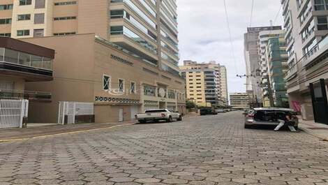 Benvenuti - 03 dormitórios para temporada em Meia Praia - Itapema/SC
