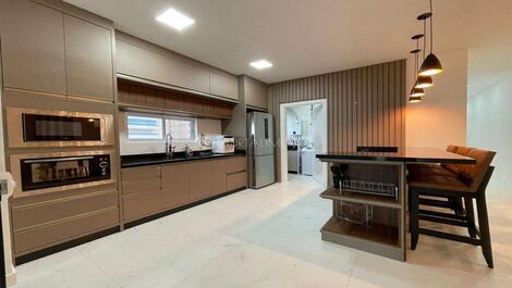 Golden Home - 3 suites for seasonal rental in Meia Praia/SC