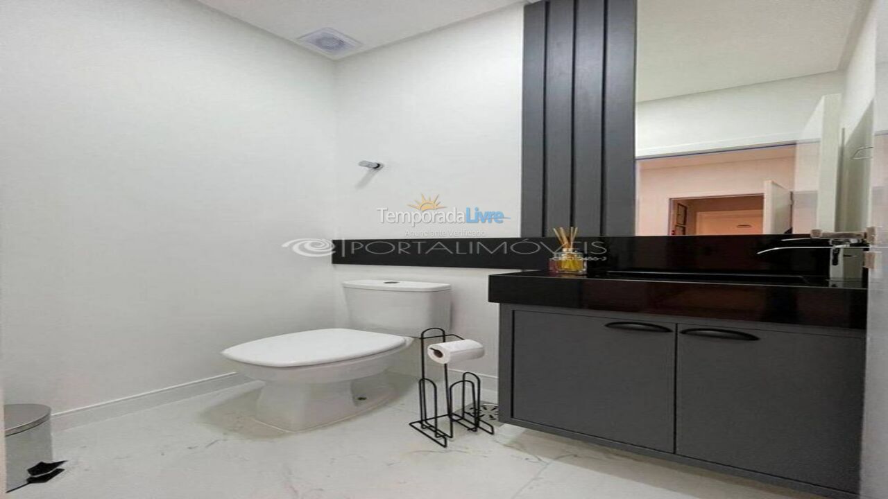 Apartment for vacation rental in Itapema (Meia Praia)