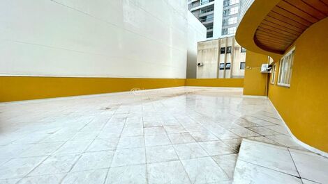 Apartamento con gran terraza, 3 habitaciones, a 150 metros de la playa.