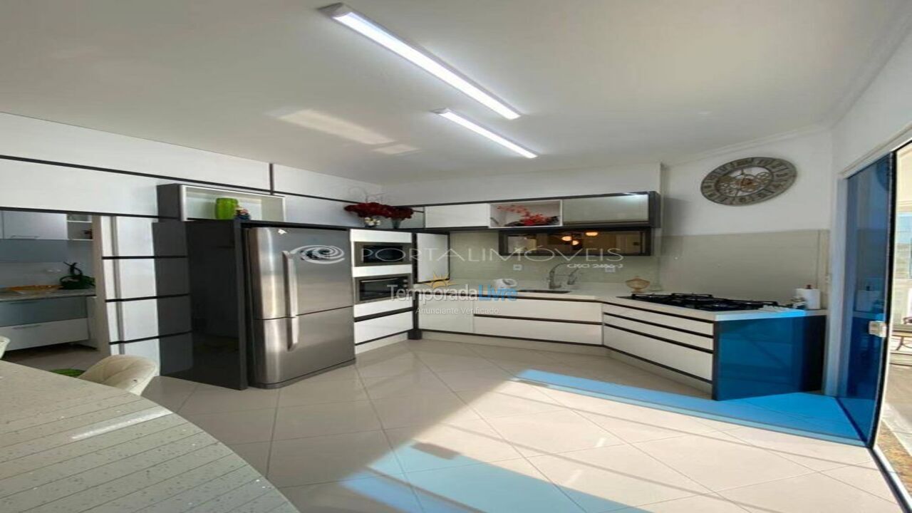 Apartamento para aluguel de temporada em Itapema (Meia Praia)