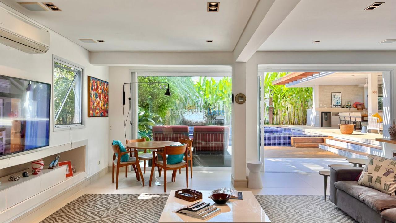 Casa para aluguel de temporada em São Sebastião (Praia da Baleia)