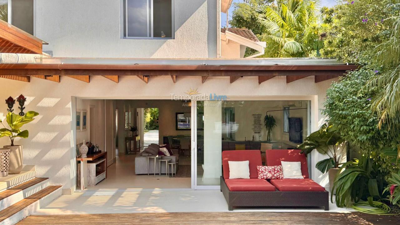 Casa para aluguel de temporada em São Sebastião (Praia da Baleia)