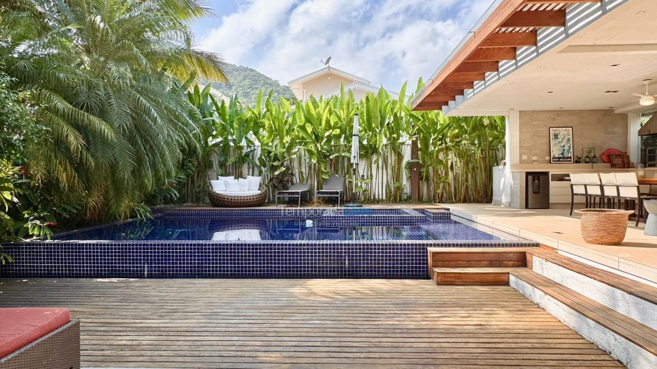 Casa para aluguel de temporada em São Sebastião (Praia da Baleia)