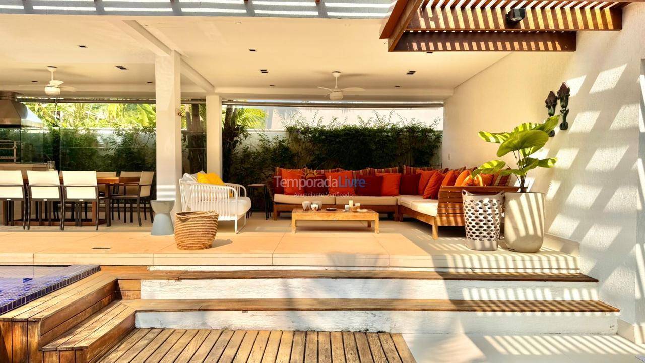 Casa para aluguel de temporada em São Sebastião (Praia da Baleia)