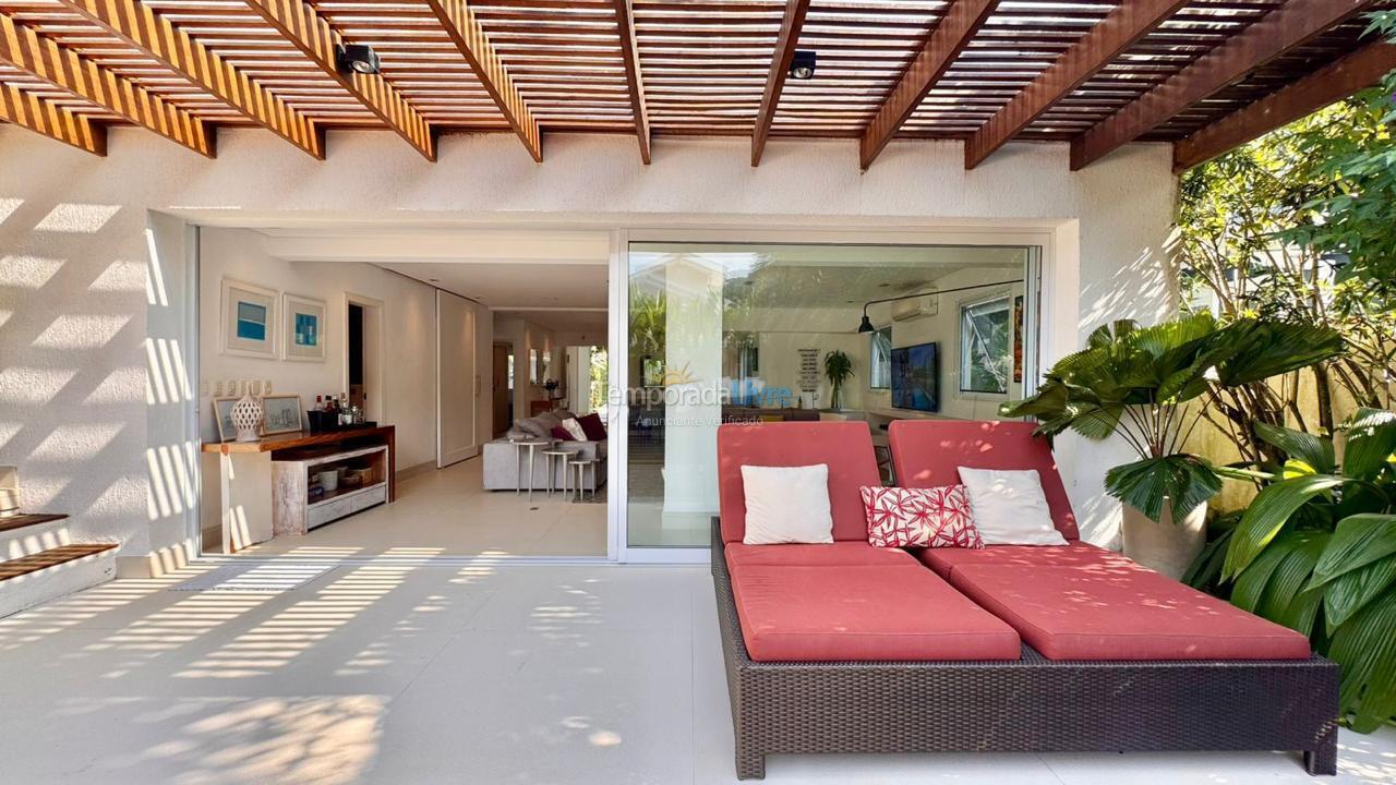 Casa para aluguel de temporada em São Sebastião (Praia da Baleia)