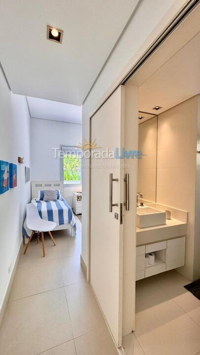 Casa para aluguel de temporada em São Sebastião (Praia da Baleia)