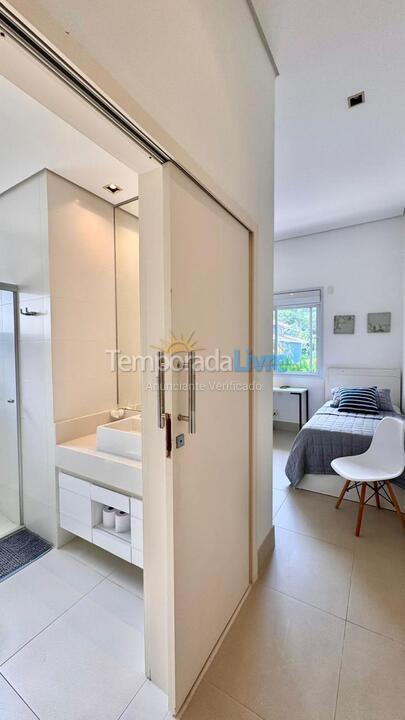 Casa para aluguel de temporada em São Sebastião (Praia da Baleia)