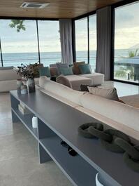 Beautiful house on Whale Beach