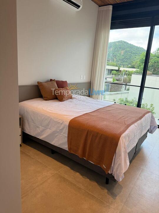 House for vacation rental in São Sebastião (Praia da Baleia)