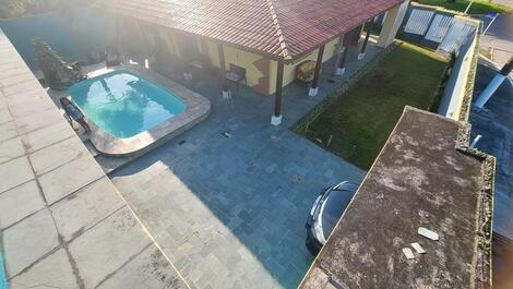 Beautiful House with Pool and Games Room and is Close to the Beach
