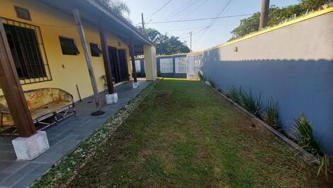 Beautiful House with Pool and Games Room and is Close to the Beach
