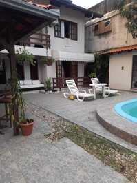 Large house with pool in the center – up to 40 people