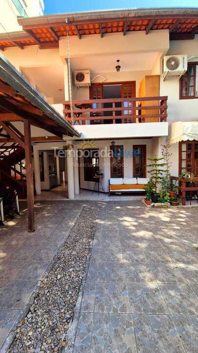 House for vacation rental in Balneário Camboriú (Centro)