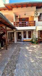 Large house with pool in the center – up to 40 people