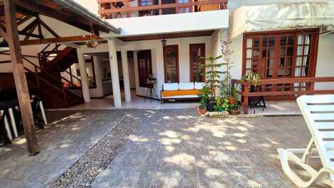 Large house with pool in the center – up to 40 people