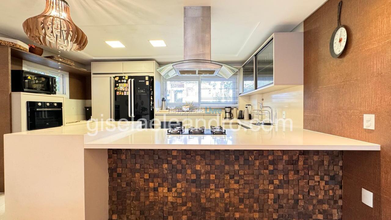 Casa para aluguel de temporada em Florianopolis (Jurerê Internacional)