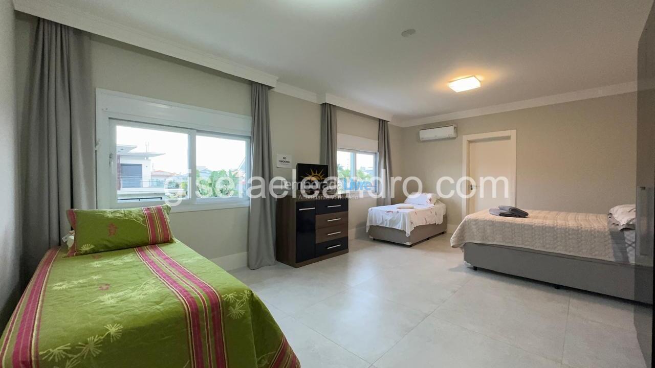 Casa para aluguel de temporada em Florianopolis (Jurerê Internacional)