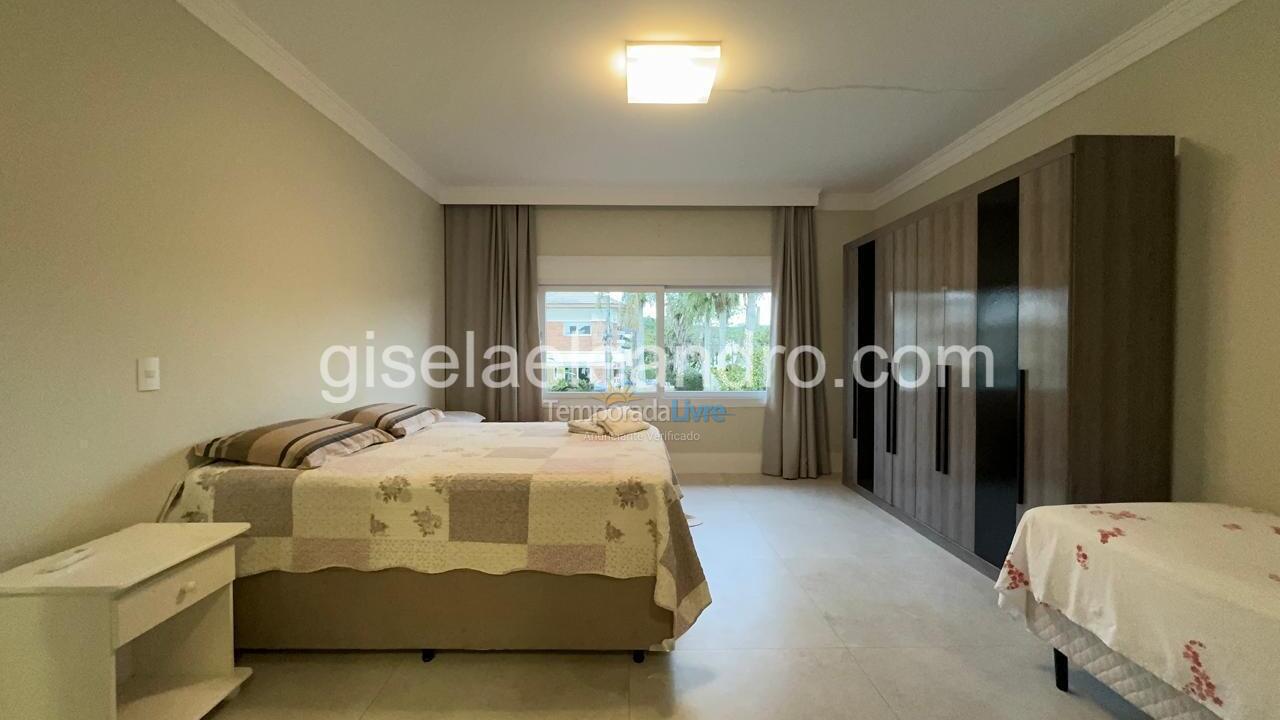 Casa para aluguel de temporada em Florianopolis (Jurerê Internacional)