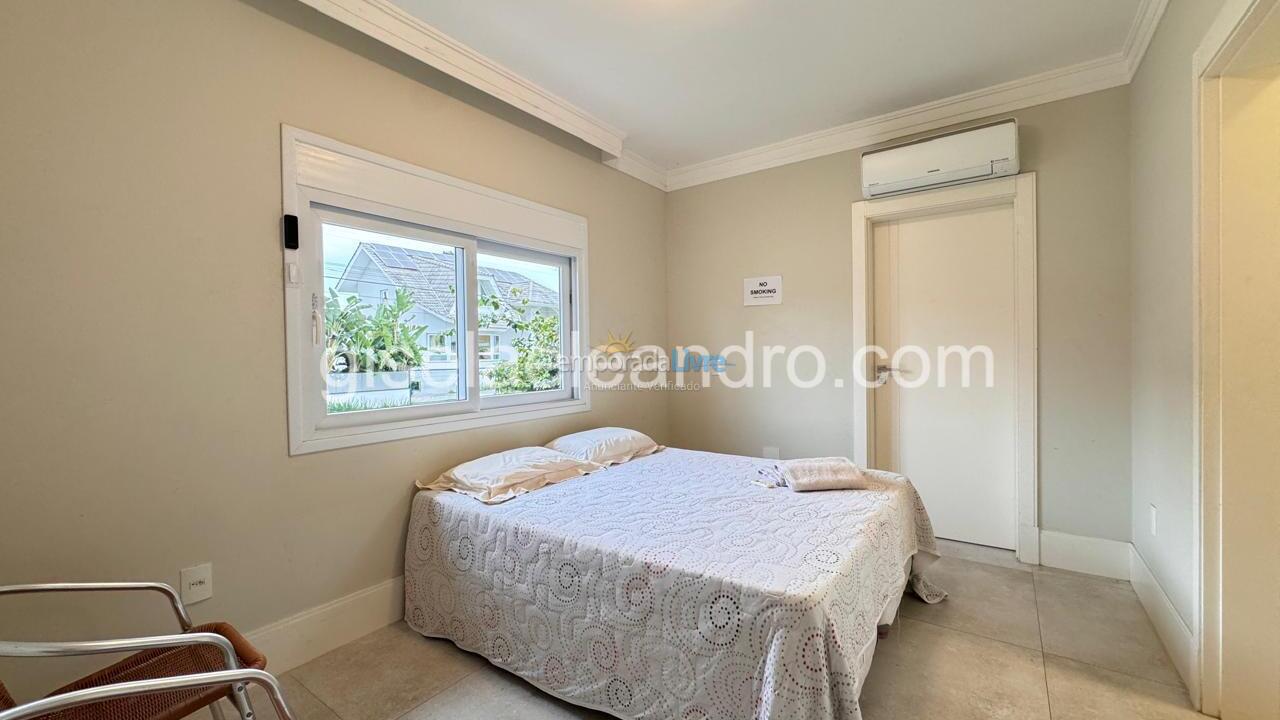 Casa para aluguel de temporada em Florianopolis (Jurerê Internacional)
