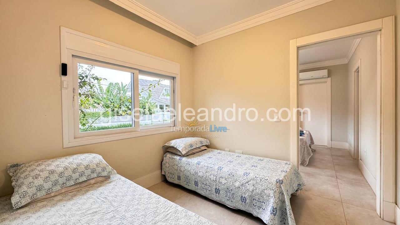 Casa para aluguel de temporada em Florianopolis (Jurerê Internacional)