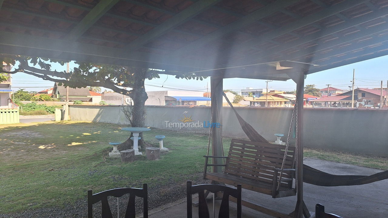 Casa para aluguel de temporada em São Francisco do Sul (Praia do Ervino)