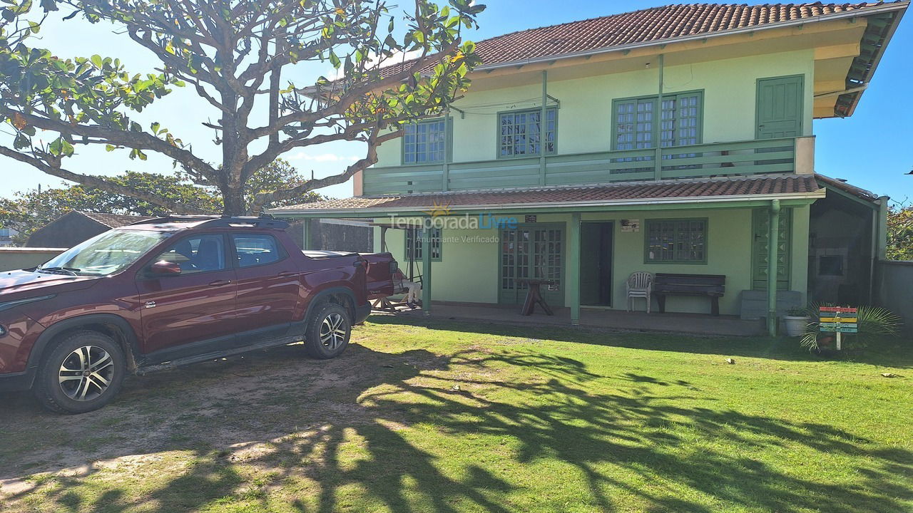 Casa para aluguel de temporada em São Francisco do Sul (Praia do Ervino)
