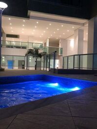 Apto com Lazer completo, ar nos quartos e wifi