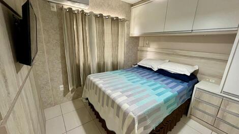 APARTAMENTO PARA 5 PESSOAS NA QUADRA DO MAR EM MEIA PRAIA