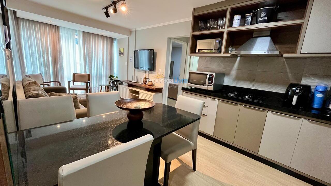 Apartamento para aluguel de temporada em Itapema (Meia Praia)