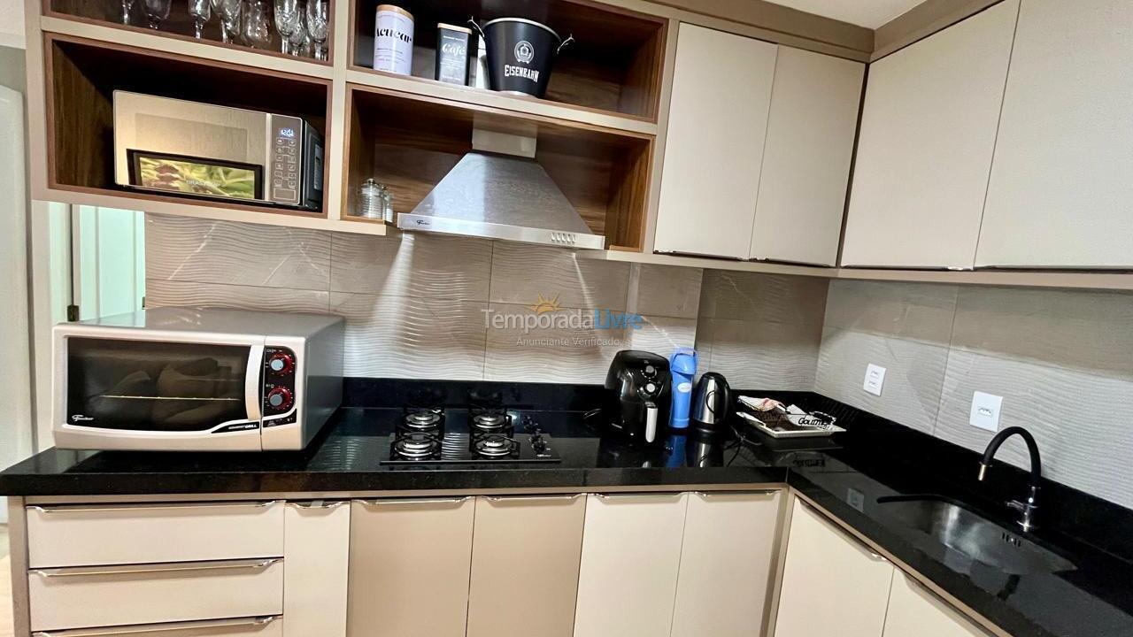 Apartamento para aluguel de temporada em Itapema (Meia Praia)