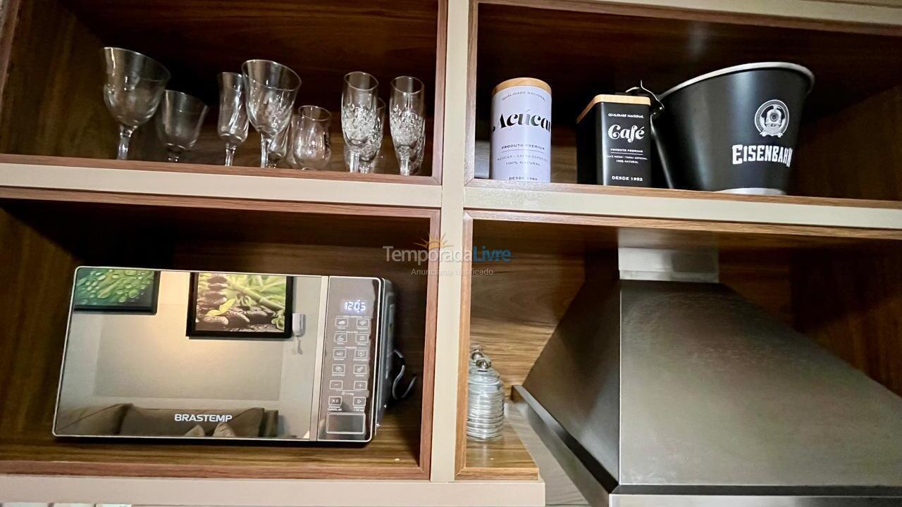 Apartamento para aluguel de temporada em Itapema (Meia Praia)