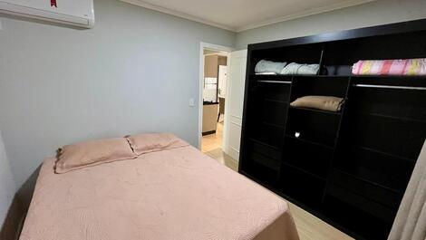 APARTAMENTO NA QUADRA DO MAR PARA 5 PESSOAS