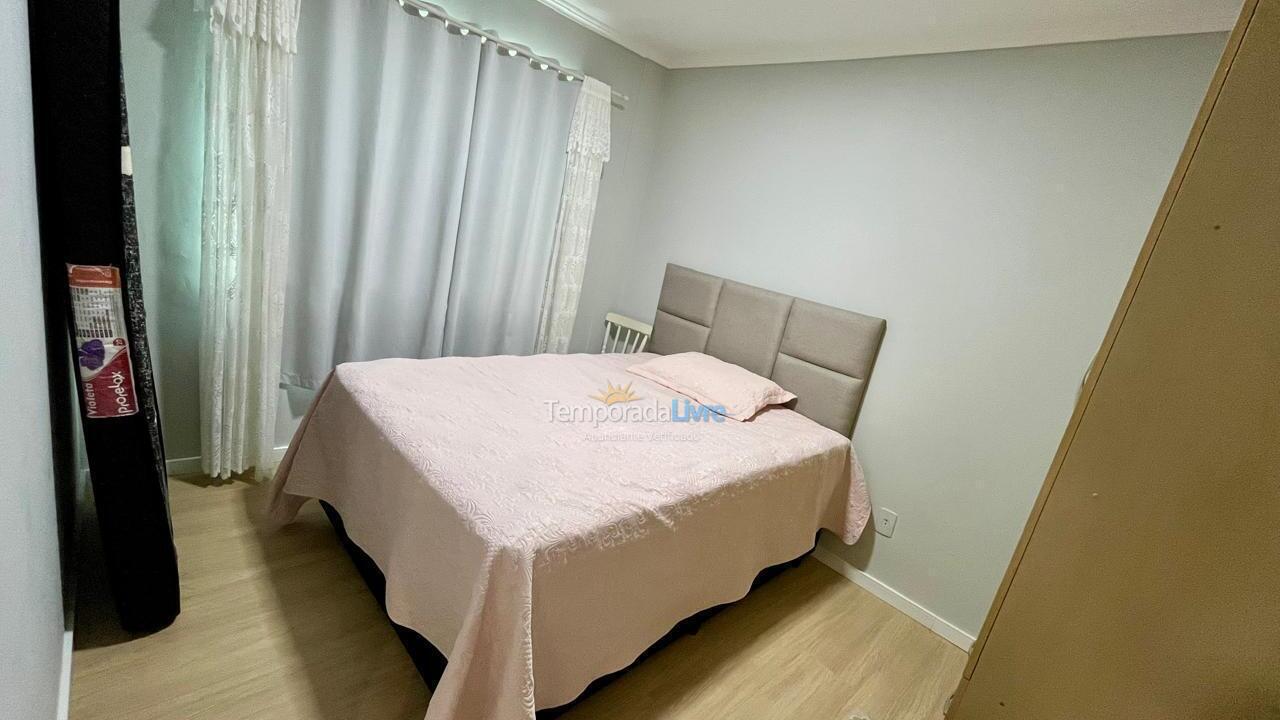 Apartamento para aluguel de temporada em Itapema (Meia Praia)