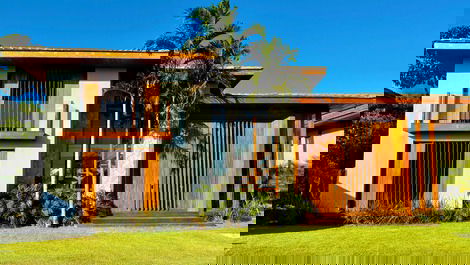 High Standard House with 5 Suites, Swimming Pool and Hot Tub